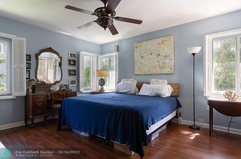 956 Harrison St, Hollywood FL 33020-6805 exterior