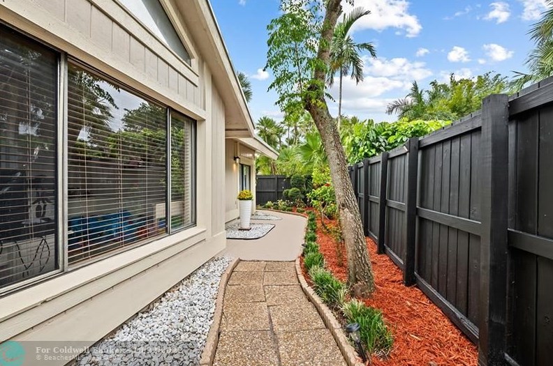 7635 Sierra Ter, Boca Raton FL  33433-3315 exterior