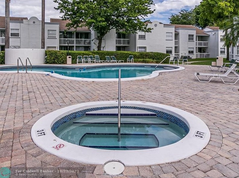 9761 48th Ter, Miami FL  33178-1961 exterior