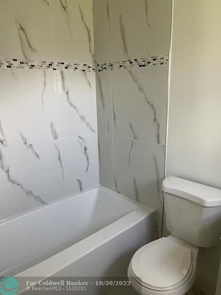 5300 Washington St, Hollywood FL  33021-7750 exterior