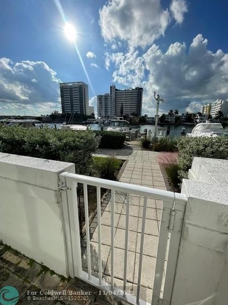 7928 East Dr Apt 105, Miami, FL 33141