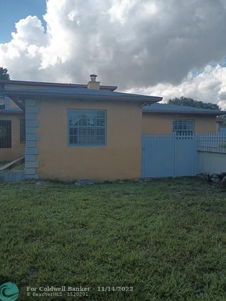 855 151st St, Miami FL  33162-5226 exterior