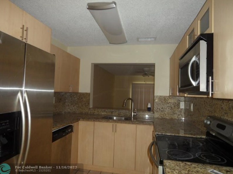 221 Palm Cir #221, Hollywood, FL 33025