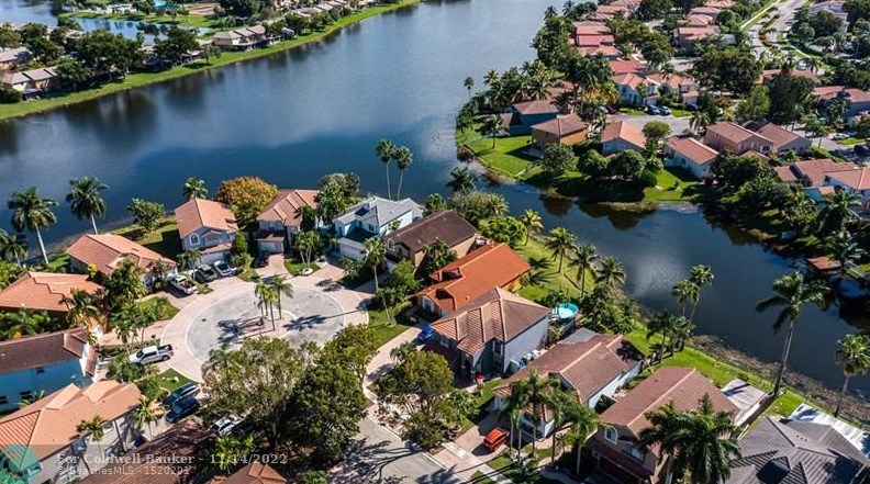 10644 7th St, Hollywood, FL 33025-6912