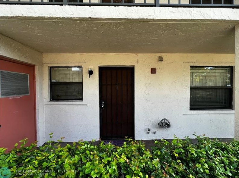 925 209th St, Miami, FL 33179-1220