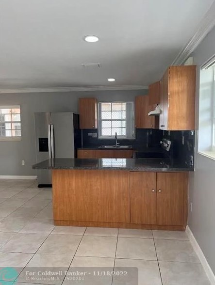 240 70th Ter, Hollywood FL  33024-7371 exterior