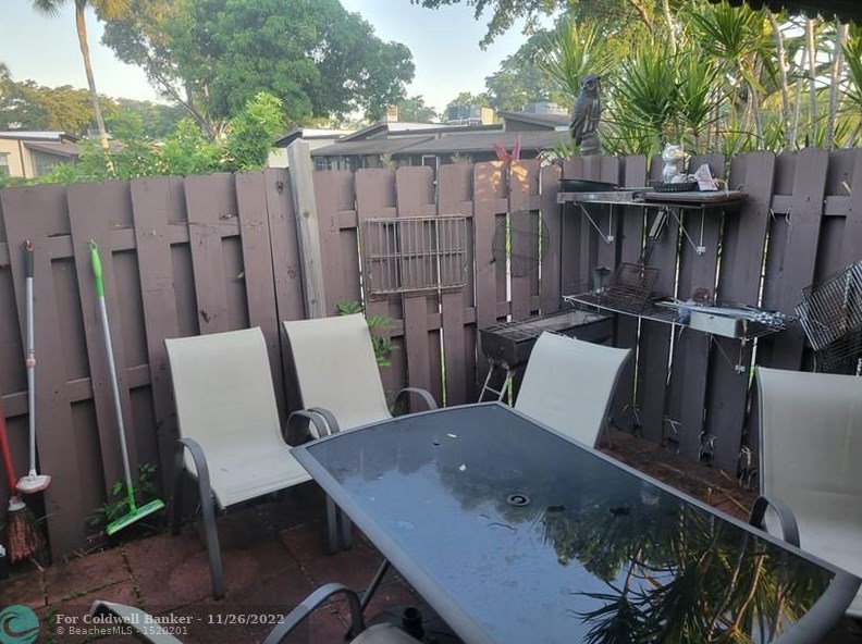 301 Briarwood Cir, Hollywood, FL 33024-1312