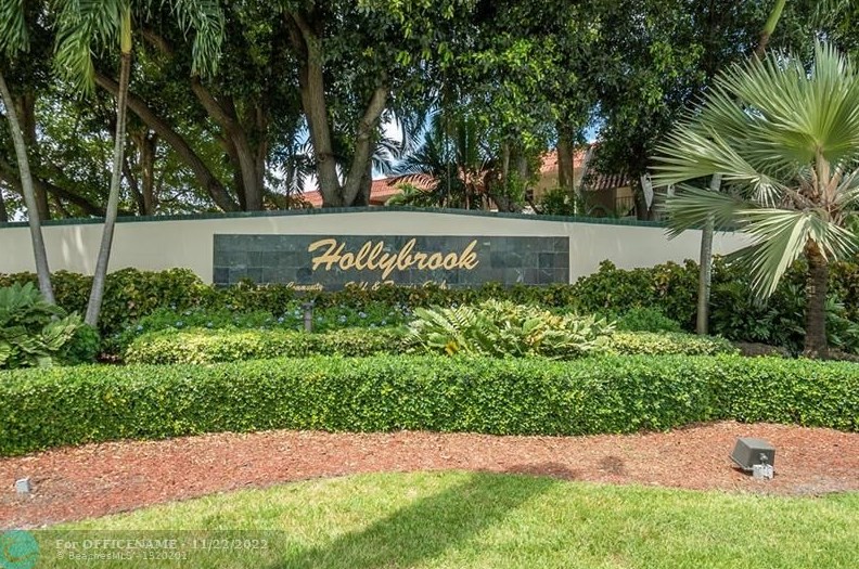 800 Hollybrook Dr, Hollywood FL  33025-4026 exterior