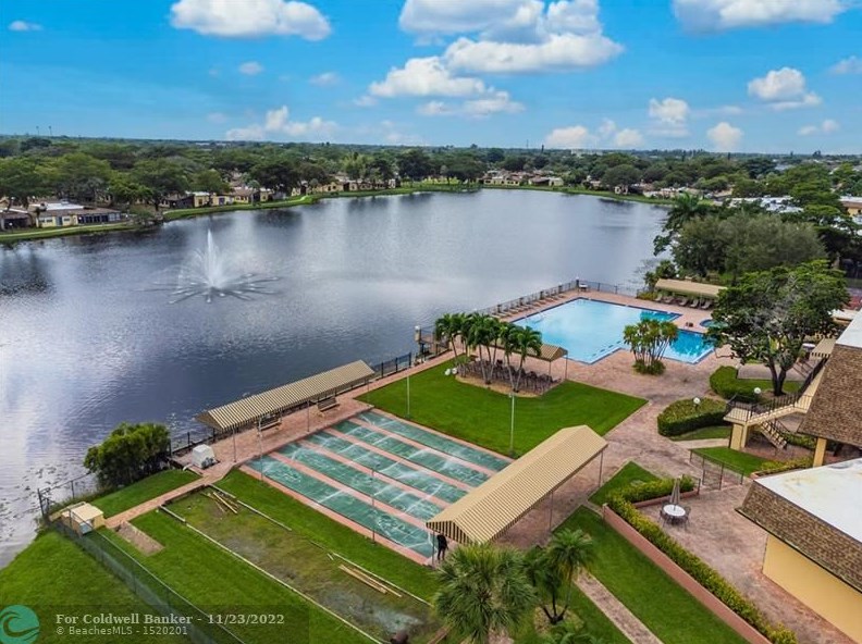 300 Briarwood Cir, Hollywood FL  33024-1311 exterior