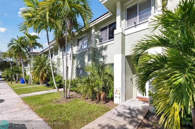 143 Hidden Court Rd, Hollywood, FL 33023-7466