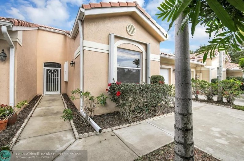 2413 N Coral Trace Cir, Delray Beach, FL 33445
