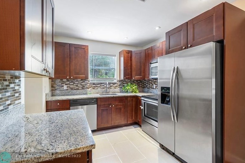 2636 Mckinley St, Hollywood, FL 33020-2933