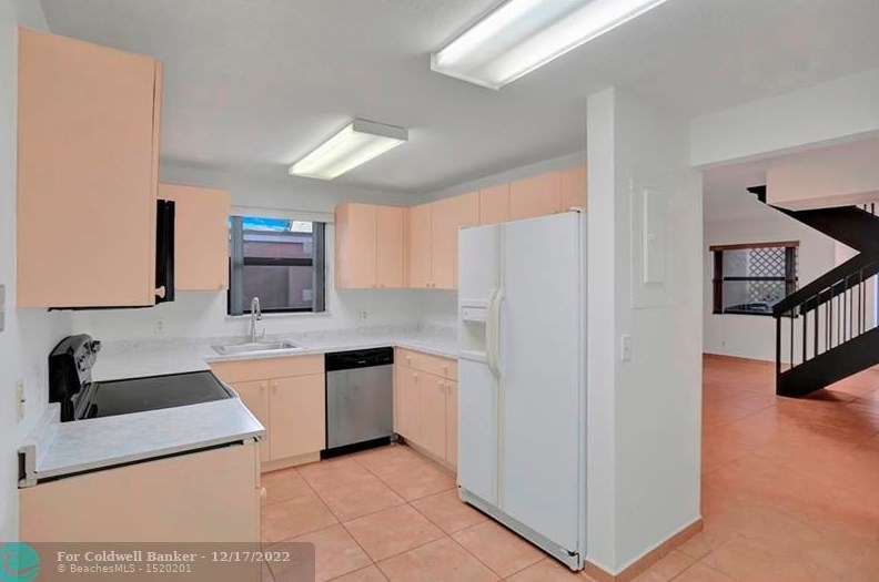 48 Chestnut Cir, Hollywood, FL 33026