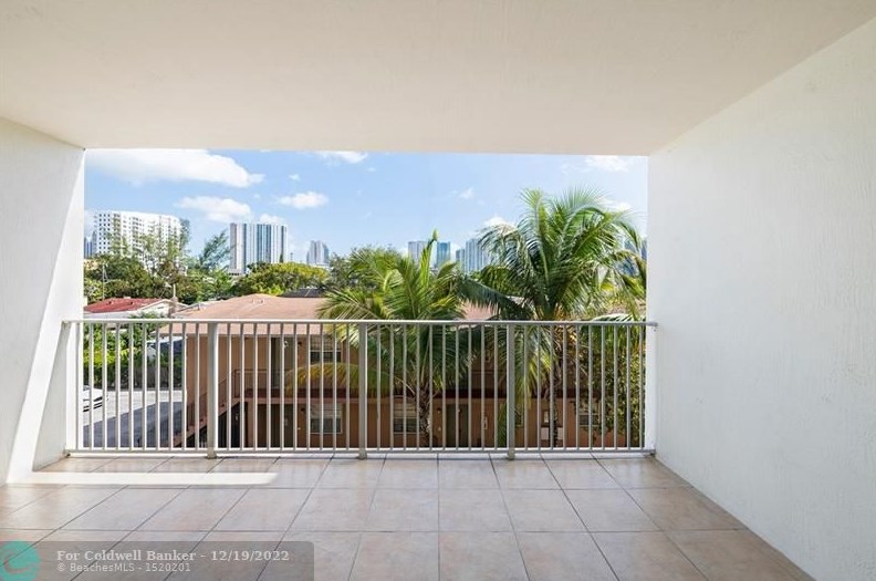 637 Sw 3rd St #303, Miami, FL 33130