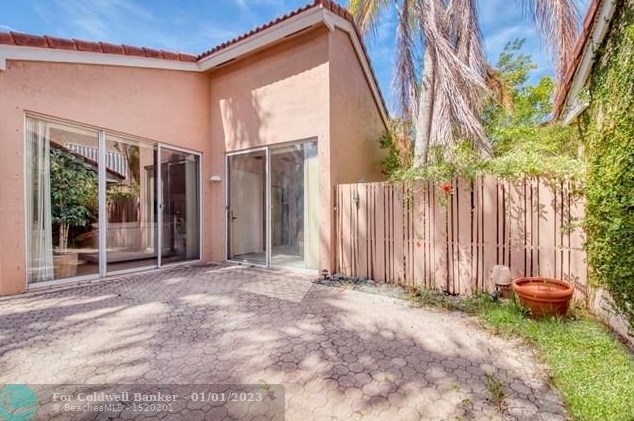 1101 Scarlet Oak St, Hollywood FL  33019-4804 exterior