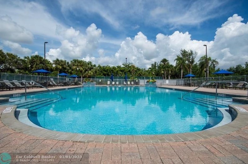 1101 Scarlet Oak St, Hollywood FL  33019-4804 exterior