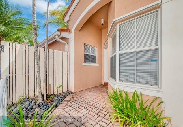 1101 Scarlet Oak St, Hollywood FL  33019-4804 exterior