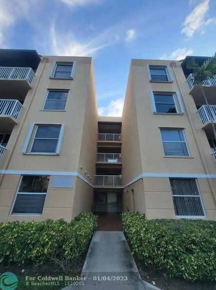 649 E Sheridan St #210, Dania Beach, FL 33004