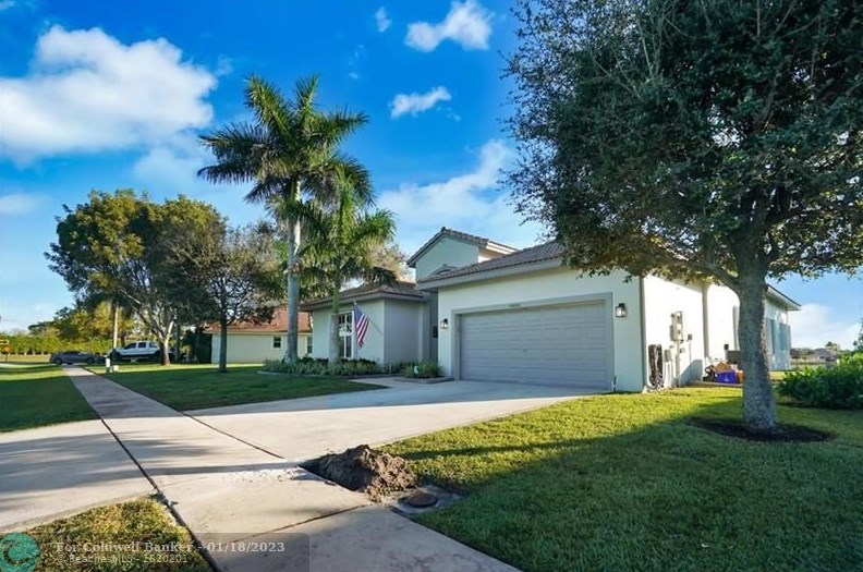 10682 Paso Fino Dr, Lake Worth FL 33449-8021 exterior