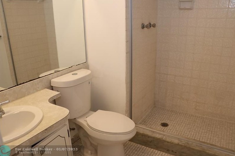 800 Hollybrook Dr, Hollywood FL  33025-4026 exterior