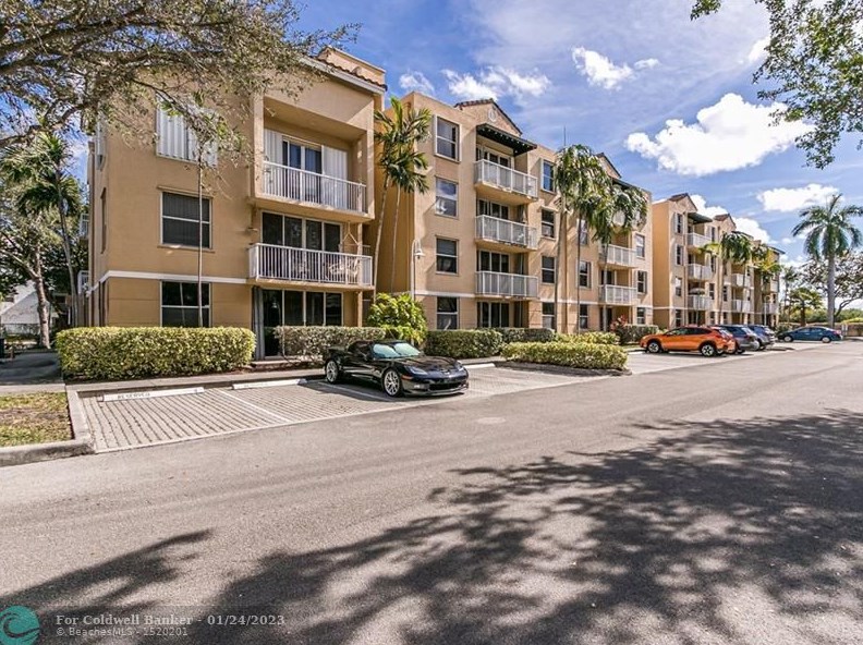 649 E Sheridan St #307, Dania Beach, FL 33004