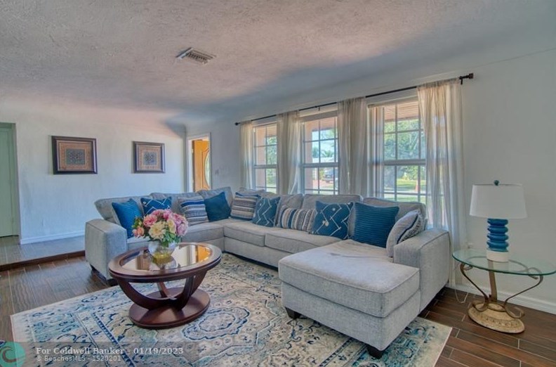 3513 E Shore Rd, Hollywood, FL 33023