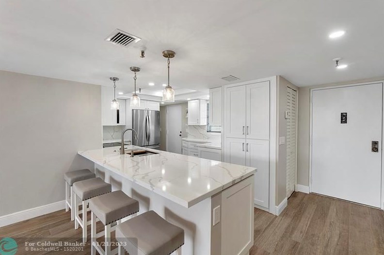 198 Nw 67th St Apt 405, Boca Raton, FL 33487