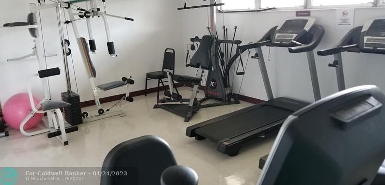 5300 Washington St, Hollywood FL  33021-7750 exterior