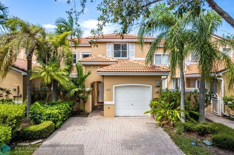 935 Corkwood St, Hollywood, FL 33019