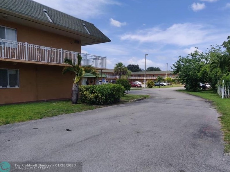 251 Nw 177th St, Miami, FL 33169