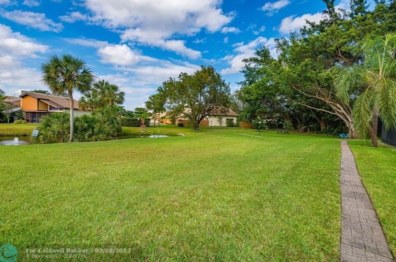 3934 77th Ave, Hollywood FL 33024-8430 exterior