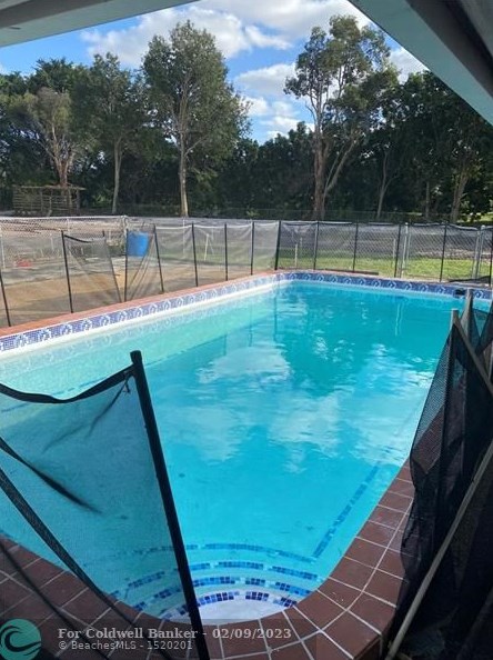 4001 92nd Ave, Hollywood FL  33024-8143 exterior