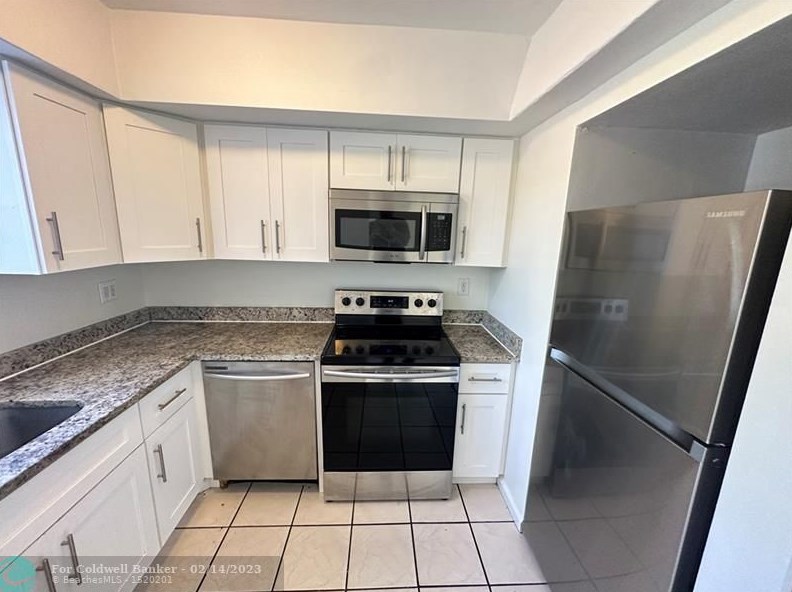 1370 Ne 119th St Apt 19, Miami, FL 33161