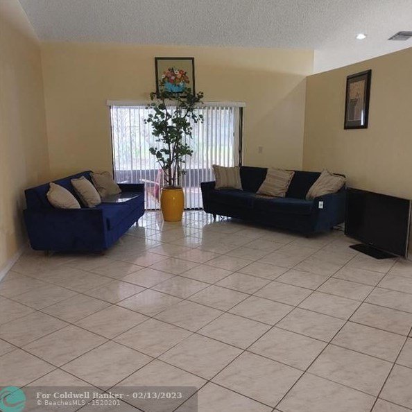 9710 Millpond Rd, Hollywood, FL 33025-3828
