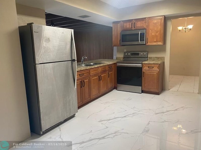 7961 Shalimar St, Hollywood, FL 33023