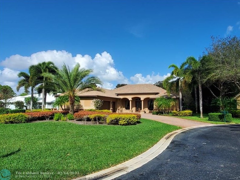 8234 Sanctuary Dr, Hobe Sound FL  33455-3960 exterior
