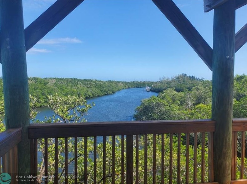 8234 Sanctuary Dr, Hobe Sound FL  33455-3960 exterior