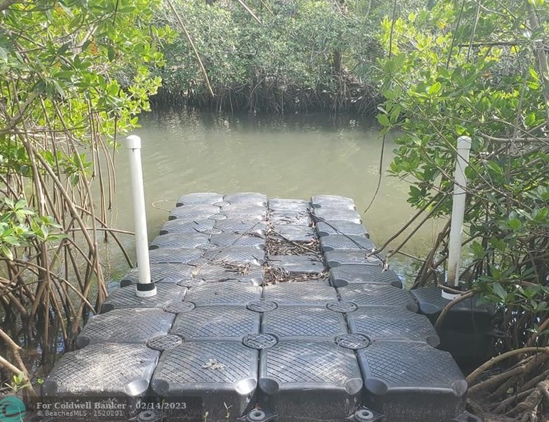8234 Sanctuary Dr, Hobe Sound FL  33455-3960 exterior