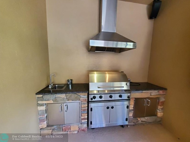8234 Sanctuary Dr, Hobe Sound FL  33455-3960 exterior