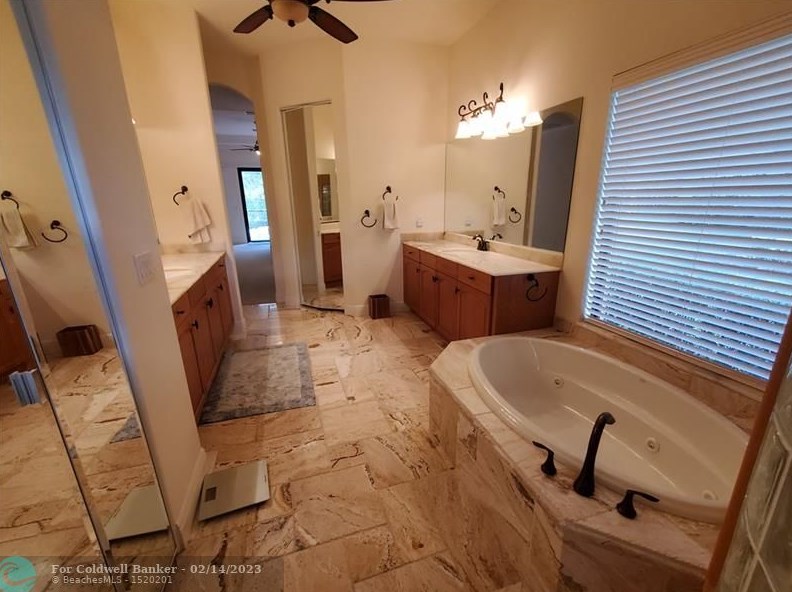 8234 Sanctuary Dr, Hobe Sound FL  33455-3960 exterior