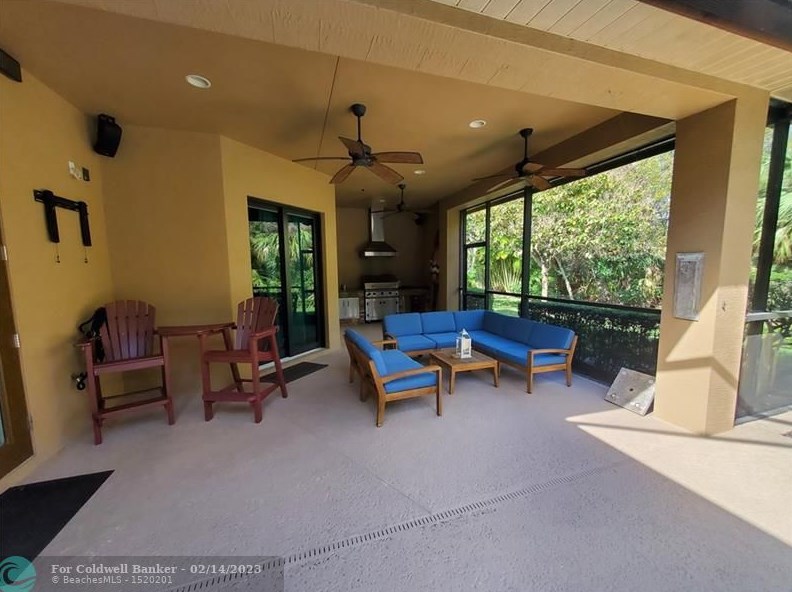 8234 Sanctuary Dr, Hobe Sound FL  33455-3960 exterior