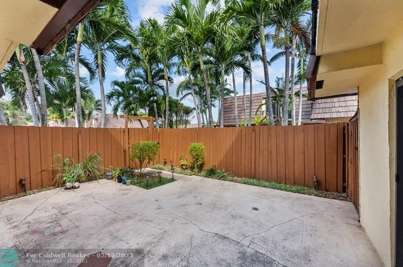 831 Springdale Cir, Lake Worth, FL 33461-1527