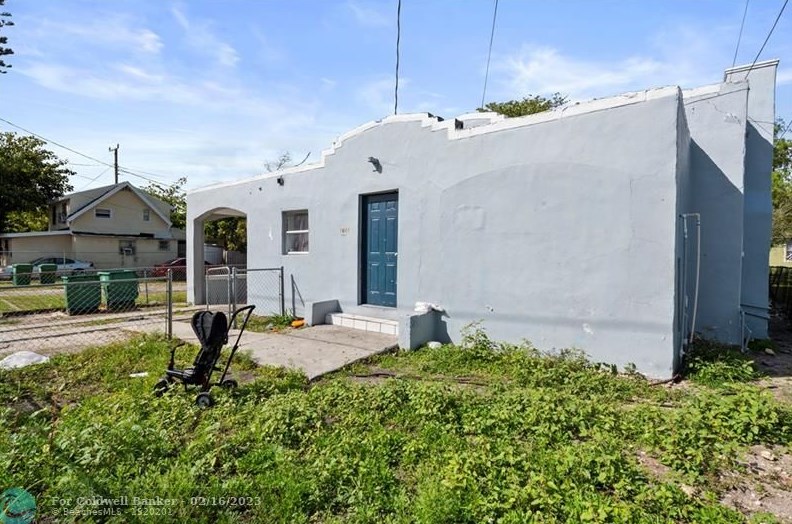 1601 50th St, Miami FL  33142-4162 exterior