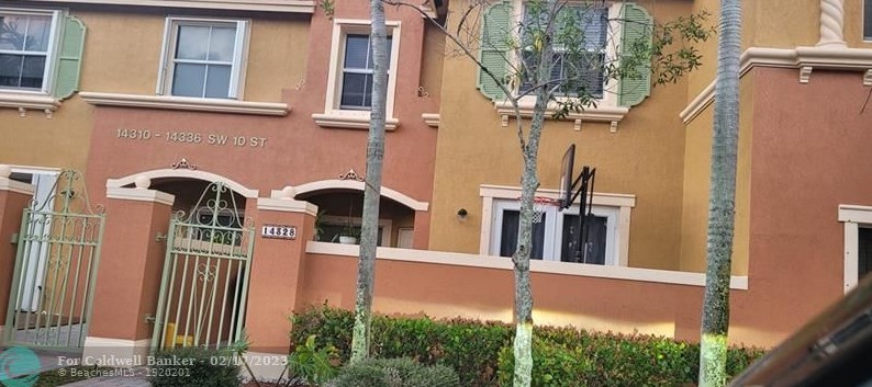 14328 Sw 10th St, Hollywood, FL 33027