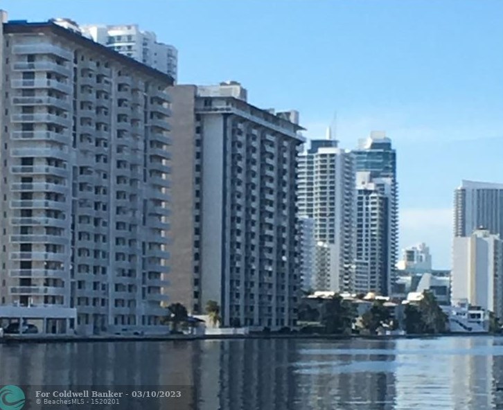 1500 Ocean Dr, Hollywood FL  33019-2363 exterior