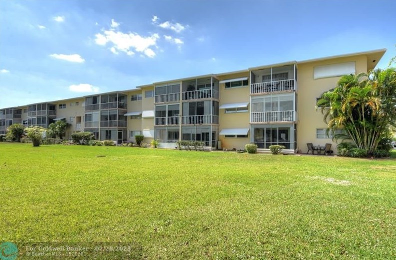 5200 Washington St, Hollywood FL  33021-7752 exterior