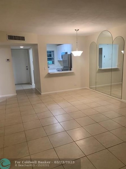 1638 Embassy Dr #402, West Palm Beach, FL 33401
