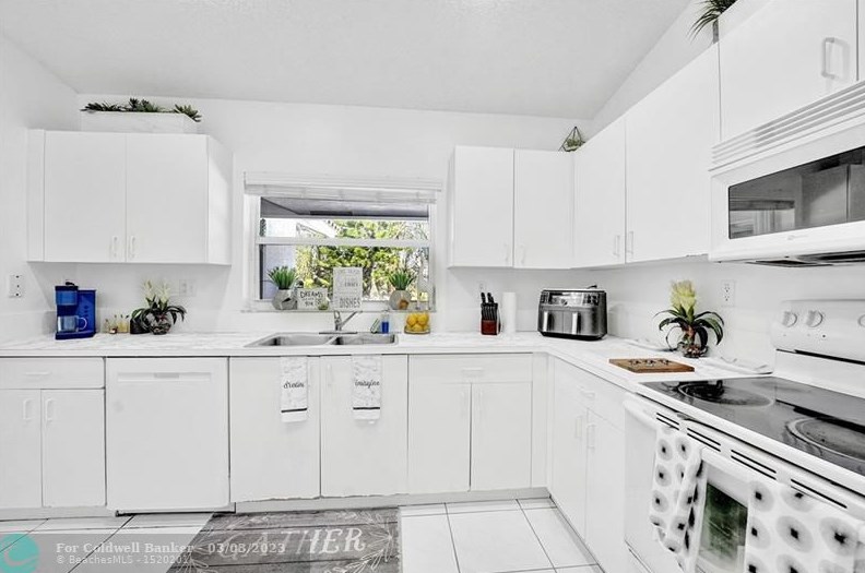 10561 Paso Fino Dr, Lake Worth FL  33449-8009 exterior