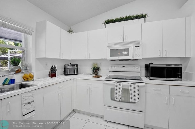 10561 Paso Fino Dr, Lake Worth FL  33449-8009 exterior