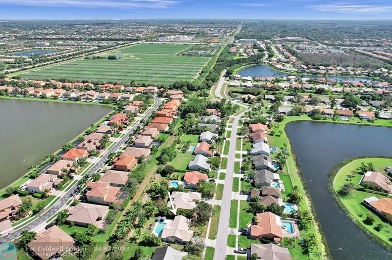 10561 Paso Fino Dr, Lake Worth FL  33449-8009 exterior